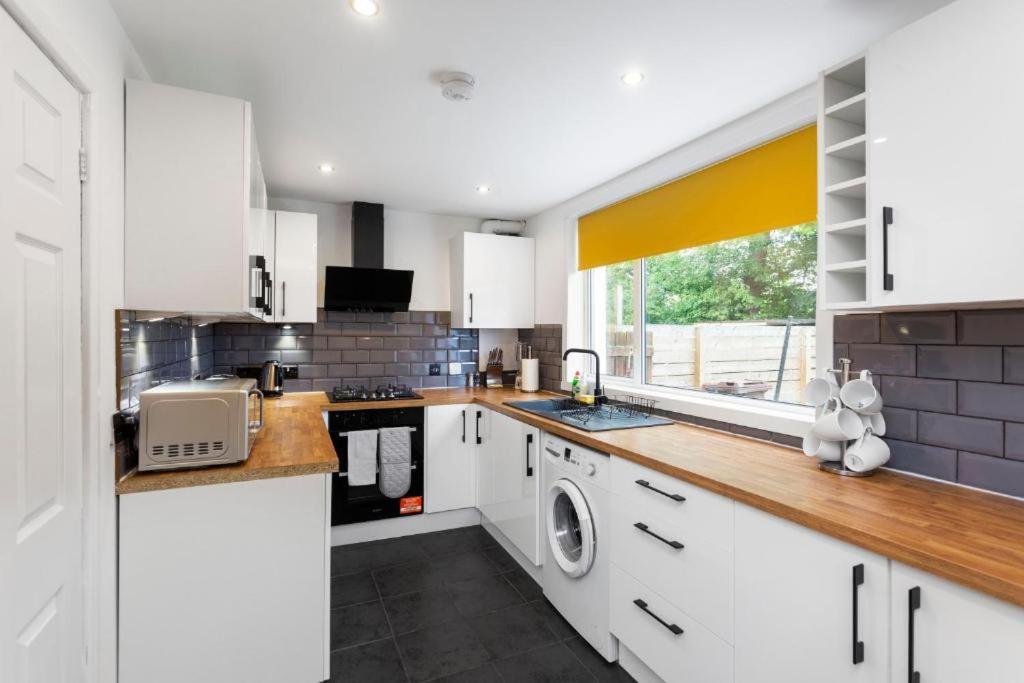 Stylish 3 Bed Edinburgh Abode - Parking And Garden Villa Exterior photo